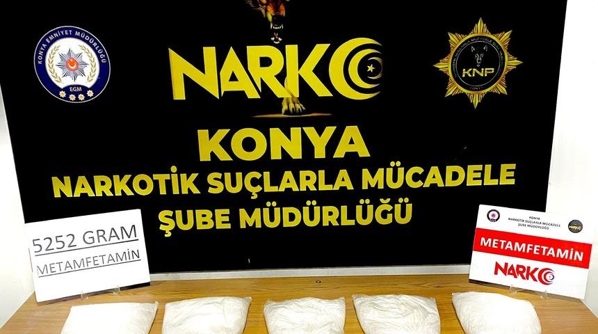 Konya'da uyuşturucuyu lastiğin içine gizledikleri öne sürülen 4 zanlı tutuklandı