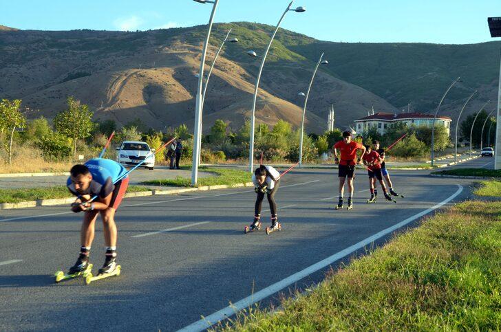 Muş'ta kayaklı koşu sporcuları asfaltta şampiyonalara hazırlanıyor G4