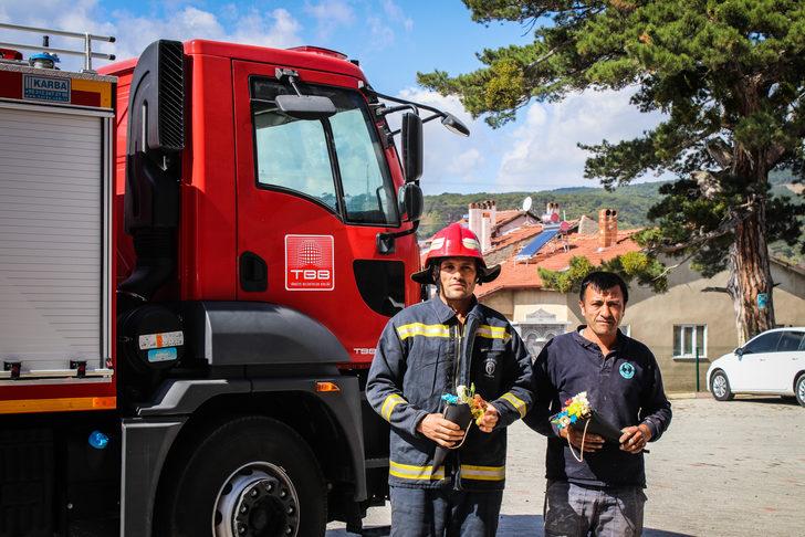 Kütahya'da yangın ihbarına giden itfaiye ekibine öğrencilerden sürpriz kutlama G4
