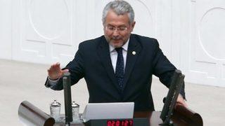 Oruçlu olduğunu unutan AK Partili vekil su içmeye kalktı