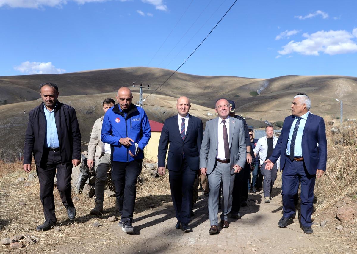 Ardahan Valisi &Ouml;ner, depremden etkilenen k&ouml;ylerde incelemelerini s&uuml;rd&uuml;rd&uuml;: