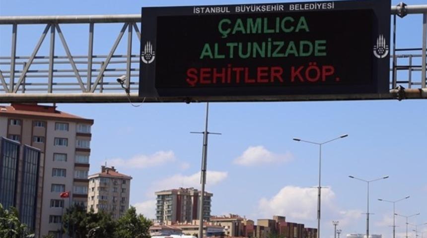 Yakıtı biten arabasını 15 Temmuz Şehitler K&ouml;pr&uuml;s&uuml;'nde bırakıp gitti