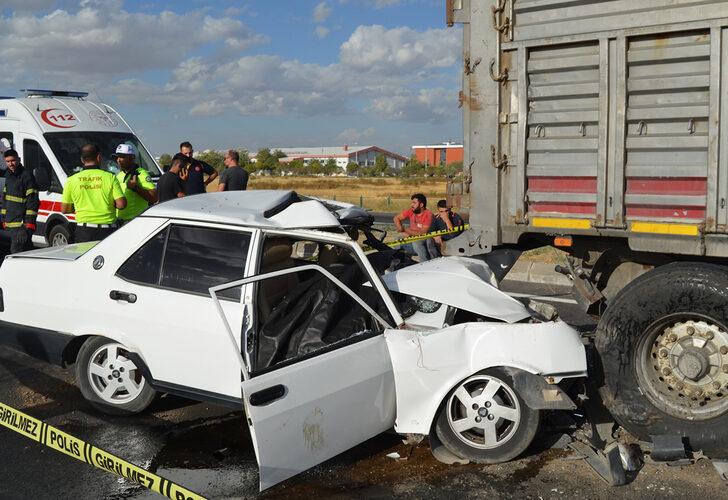 Aksaray'da korkunç kaza! Otomobil, TIR'a arkadan çarptı... İki kişi hayatını kaybetti