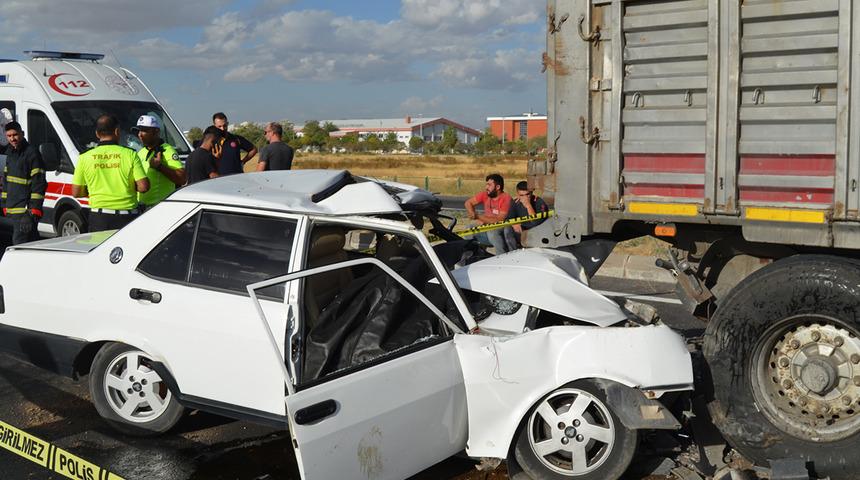 Aksaray'da korkunç kaza! Otomobil, TIR'a arkadan çarptı... İki kişi hayatını kaybetti