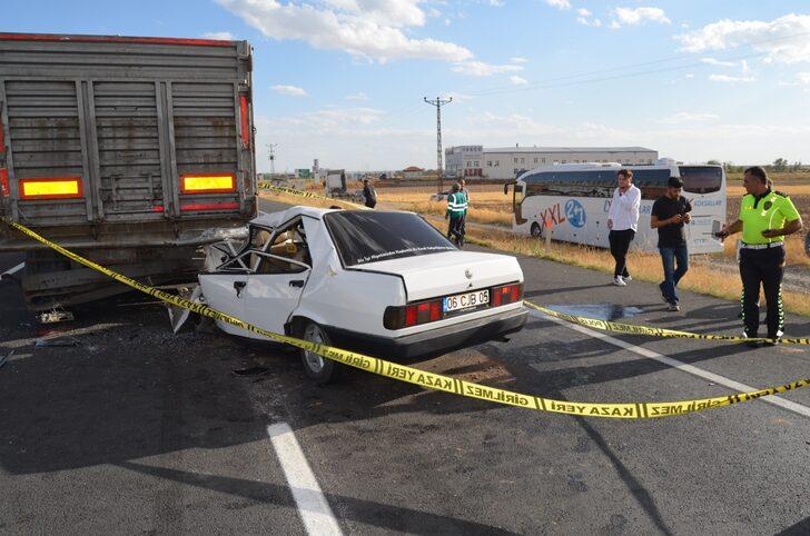 Aksaray'da tıra çarpan otomobildeki 2 kişi öldü G1