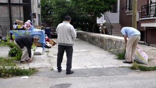 Babasının aracının altında kalan 2 yaşındaki kız öldü