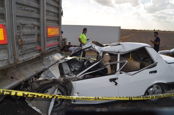 Aksaray'da tıra çarpan otomobildeki 2 kişi öldü G2