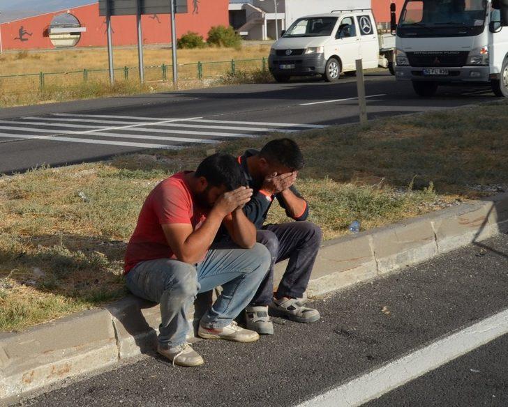 Aksaray'da tıra çarpan otomobildeki 2 kişi öldü G4