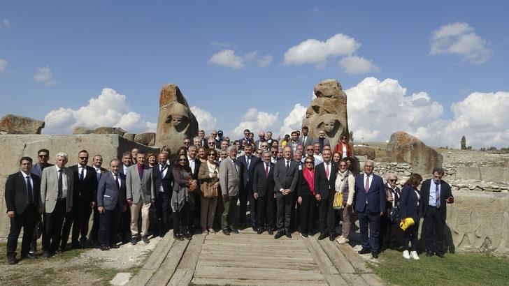 Ankara Üniversitesi Senatosu yeni akademik yılın ilk toplantısını Alacahöyük'te yaptı G5