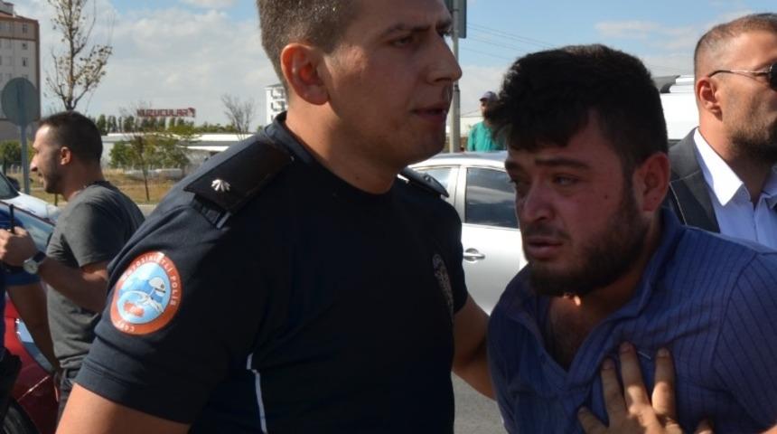 Aksaray'da arama yapılan iş yerinden araçla kaçmaya çalışan şüpheliler yakalandı
