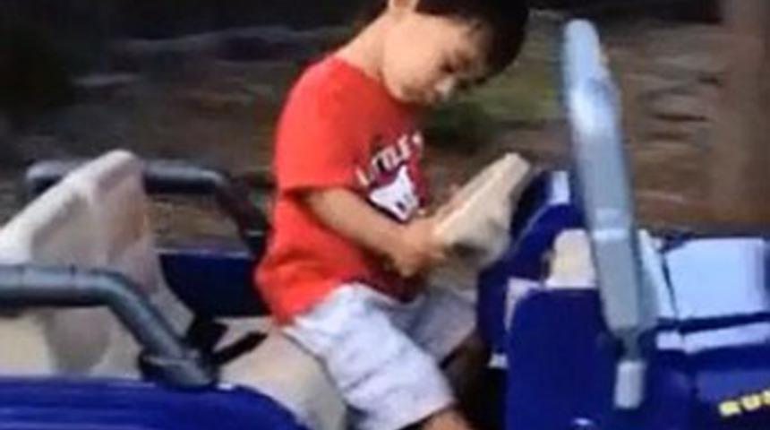 Direksiyon başında uyuyakaldı