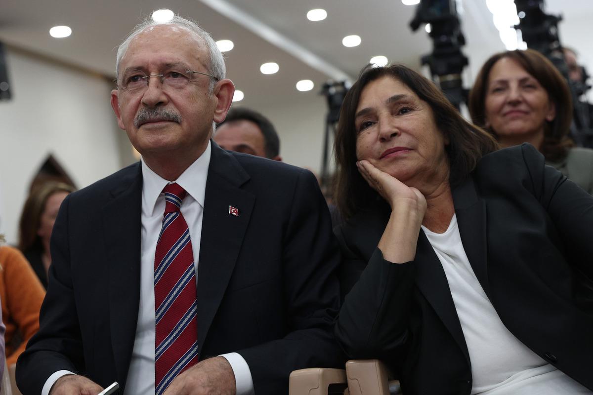 Kılı&ccedil;daroğlu ve eşi, şiddet g&ouml;ren bir kadının hikayesinin anlatıldığı "T&ouml;z" belgeselini izledi