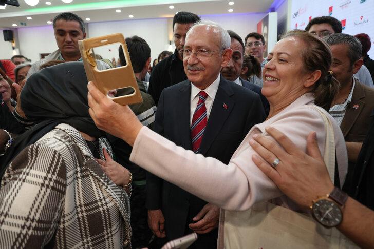 Kılıçdaroğlu ve eşi, şiddet gören bir kadının hikayesinin anlatıldığı "Töz" belgeselini izledi G4