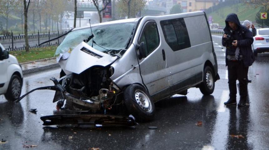Şişli'de feci kaza: Motor koptu, ibre takılı kaldı