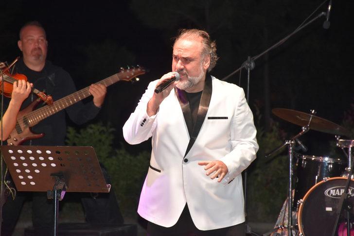 Opera sanatçısı Hakan Aysev İzmir'de konser verdi G2