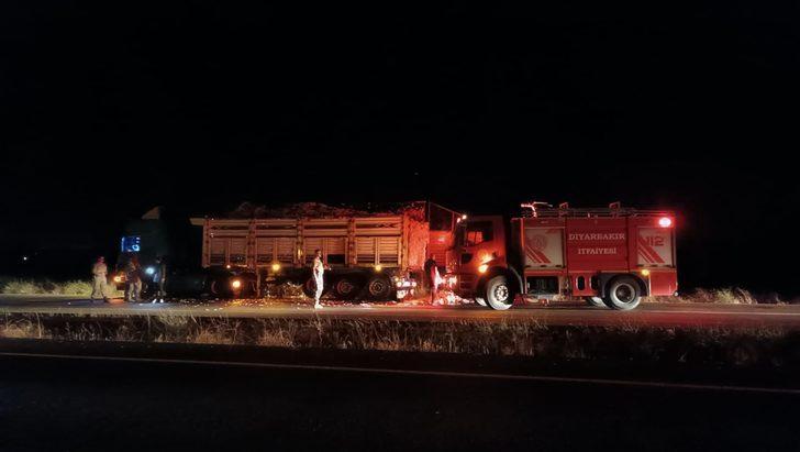Diyarbakır'da pamuk yüklü tırda çıkan yangın hasara neden oldu G4