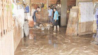 Kartepe Eşme'de sel suları yüzünden birçok eve girilemiyor