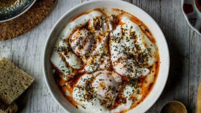 Yumurtanın en lezzetli hali: Görüntüsü ve tadıyla ilgi çekici çılbır tarifi