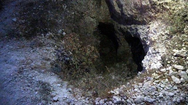 Van Gölü'nde sular çekilince ortaya çıktı! Sosyal medyadan paylaşınca defineciler akın etti... Uzman isim de şaşırmıştı