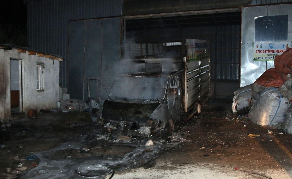 Sivas'ta geri d&ouml;n&uuml;ş&uuml;m deposunda &ccedil;ıkan yangın s&ouml;nd&uuml;r&uuml;ld&uuml;