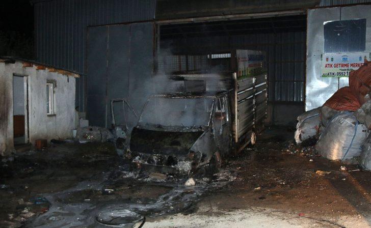 Sivas'ta geri dönüşüm deposunda çıkan yangın söndürüldü G1