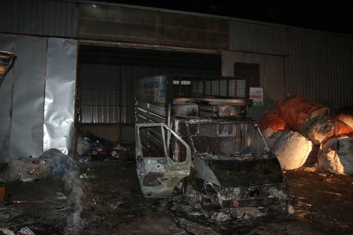 Sivas'ta geri dönüşüm deposunda çıkan yangın söndürüldü G2