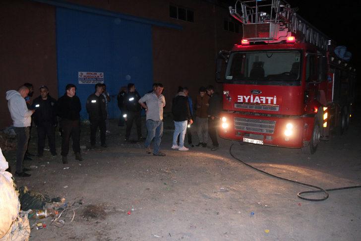 Sivas'ta geri dönüşüm deposunda çıkan yangın söndürüldü G4