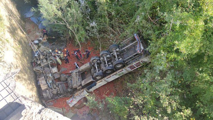 Bursa'da düştüğü derede saatler sonra fark edilen tırın sürücüsü ölü bulundu G1
