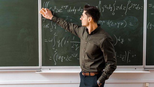 Uzman öğretmen ve başöğretmen maaşları ne kadar olacak? 2022-2023 MEB Uzman öğretmen ve başöğretmen maaş farkı ne kadar? MEB açıkladı