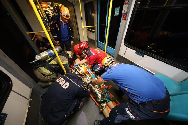 Bursa metrosunda gece yangın tatbikatı yapıldı G2