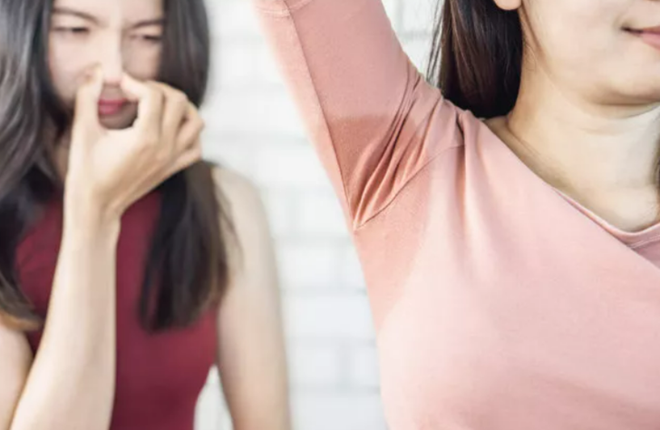 Vücut kokusu sadece çevrenizi değil sağlığınızı da etkiliyor! Diyabet ve böbrek hastalığı hakkında uyarı veriyor G1