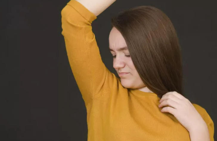 Vücut kokusu sadece çevrenizi değil sağlığınızı da etkiliyor! Diyabet ve böbrek hastalığı hakkında uyarı veriyor G3