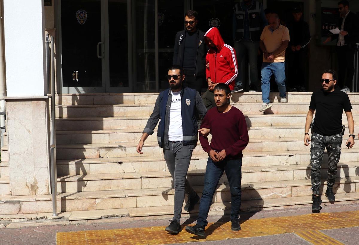 Kayseri'de 14 firari h&uuml;k&uuml;ml&uuml; ile 1 ş&uuml;pheli yakalandı