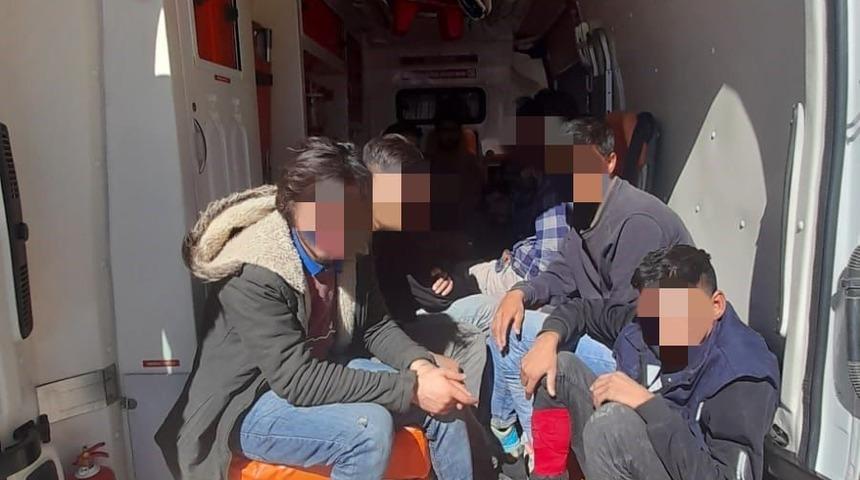 Ağrı'da özel şirkete ait ambulansta 12 düzensiz göçmen yakalandı
