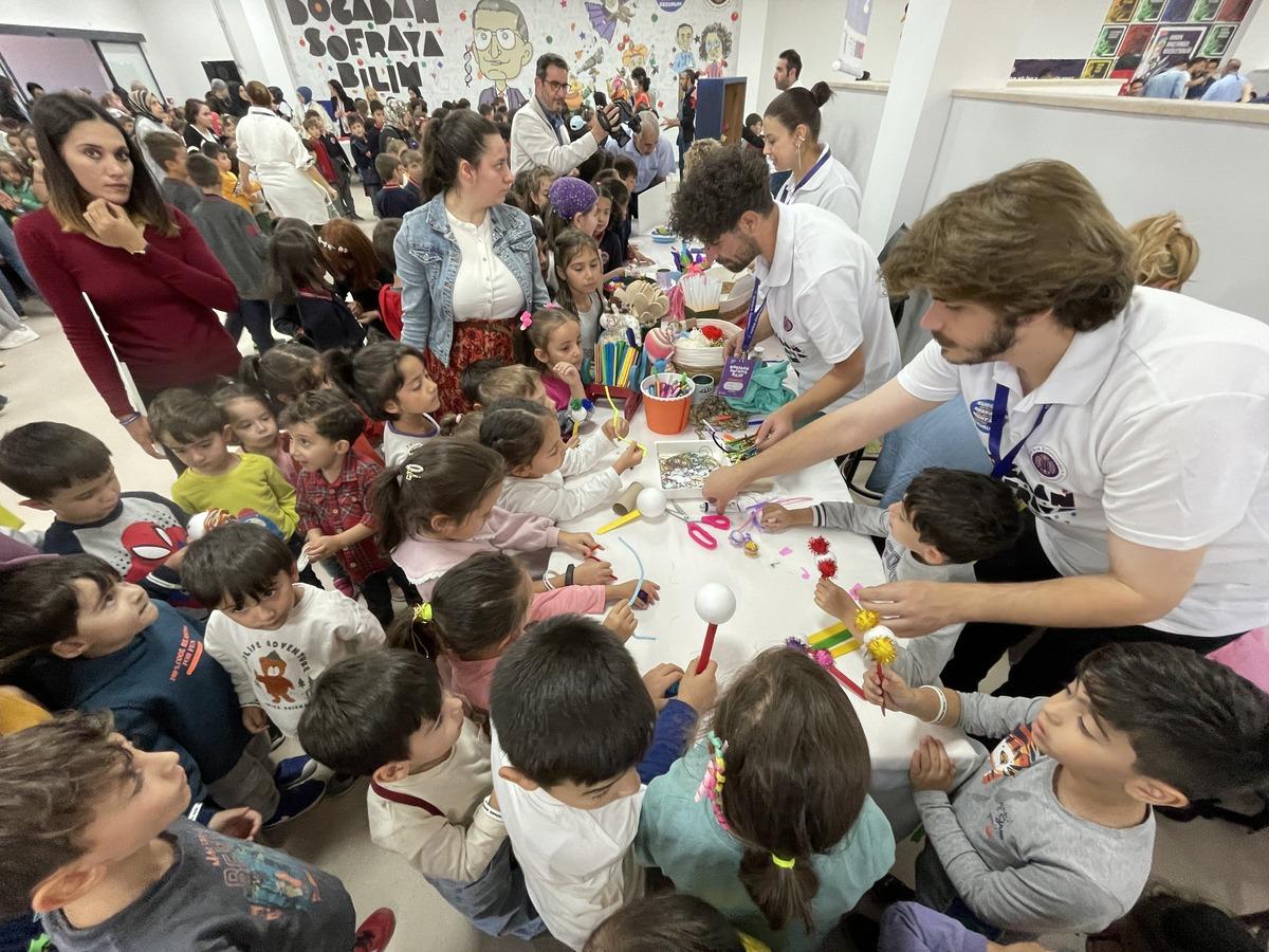 T&uuml;rkiye'de Atat&uuml;rk &Uuml;niversitesinde y&uuml;r&uuml;t&uuml;len "Doğadan Sofraya Bilim Projesi" tanıtıldı
