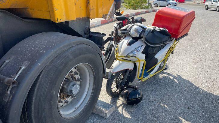 Karabük'te park halindeki dorseye çarpan motosikletli kurye yaralandı G3