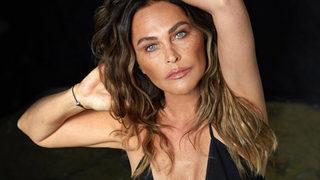 Hülya Avşar'dan Mahsa Amani paylaşımı: Hiçbir kadın giyiminden dolayı yargılanamaz