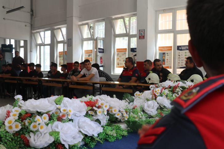 Burdur'daki lise öğrencilerinden itfaiye personellerine sürpriz kutlama G2