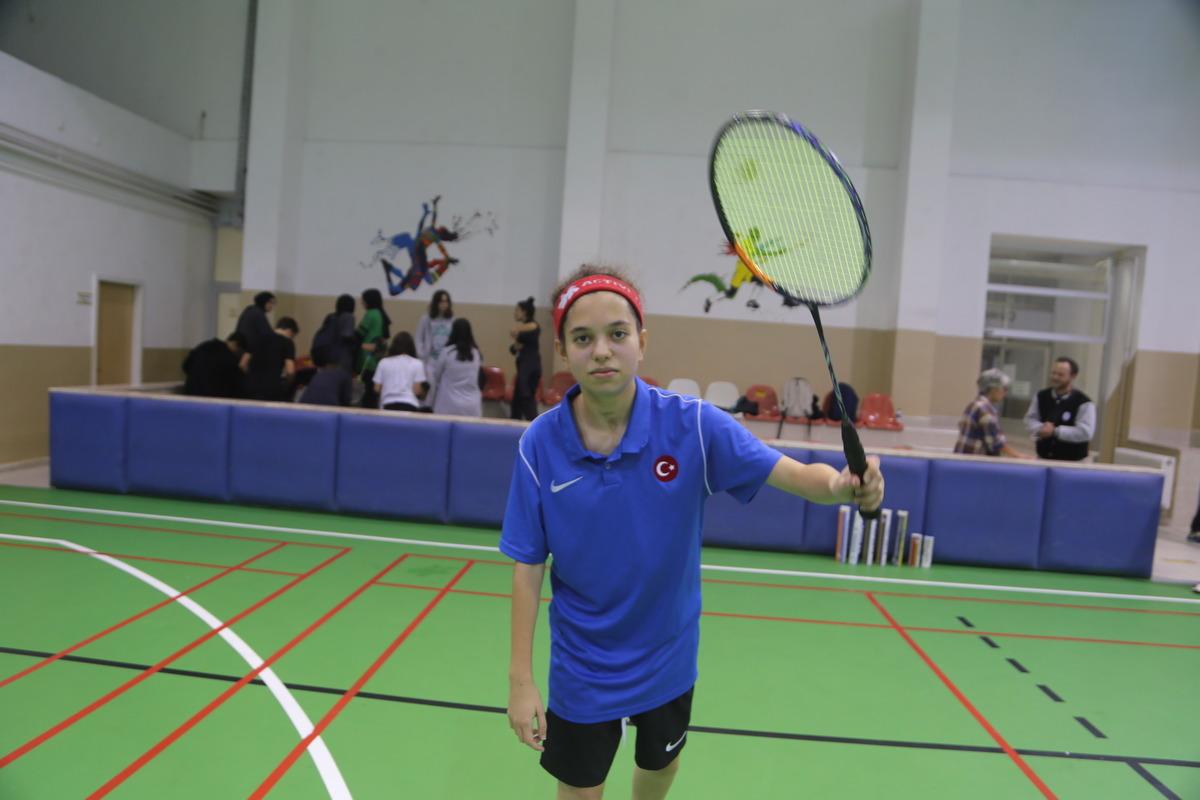 Milli para badmintoncu Tuğ&ccedil;e &Ccedil;elik, D&uuml;nya Şampiyonası'nda k&uuml;rs&uuml;ye &ccedil;ıkmayı hedefliyor