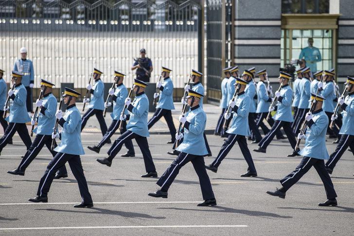 Cumhurbaşkanlığı Muhafız Alayı Tüfekli Gösteri Bölüğü nöbet değişimi gösterisi gerçekleştirildi G3