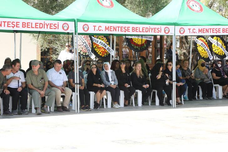 Dışişleri Bakanı Çavuşoğlu, Muğla Vali Yardımcısı Yıldız'ın cenaze törenine katıldı G3