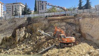 Şanlıurfa'da bir işçi kazı çalışmasında göçük altında kaldı