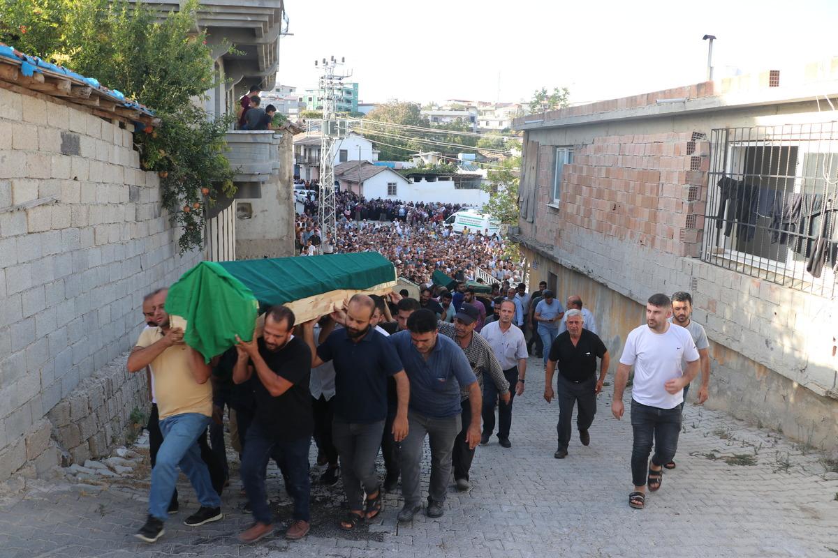 Trabzon'daki trafik kazasında &ouml;len 4 kişinin cenazeleri Hatay'da defnedildi