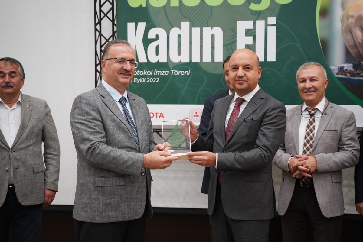 Toyota Otomotiv Sanayi T&uuml;rkiye, "Geleceğe Kadın Eli" projesini hayata ge&ccedil;iriyor
