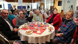 Bakan Yanık, Etiler Huzurevi'nde konser izledi