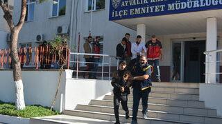 Polis olduklarını söyleyip 700 bin lira dolandırdılar