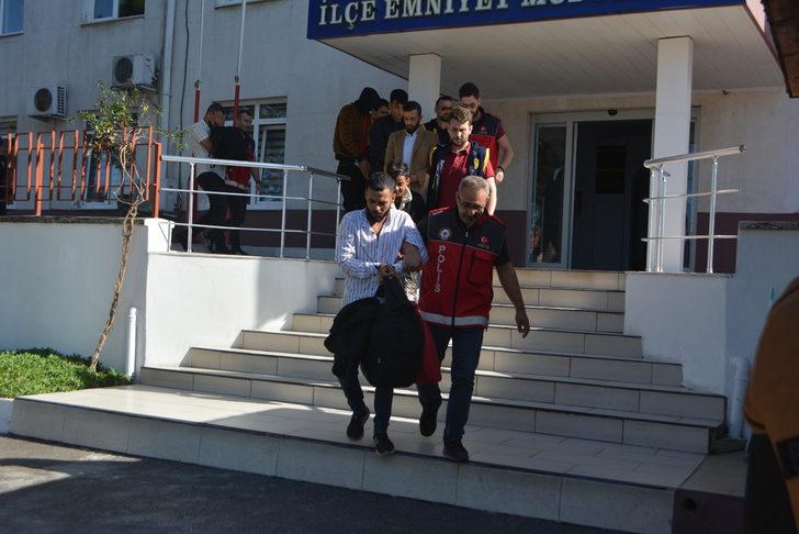 Polis olduklarını söyleyip 700 bin lira dolandırdılar G2