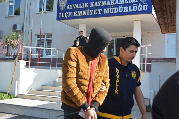 Polis olduklarını söyleyip 700 bin lira dolandırdılar G3