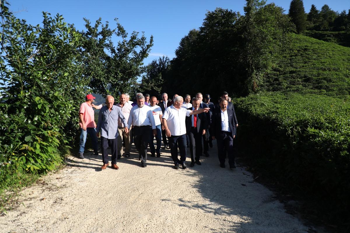 Rize'de 46 yıl sonra &ccedil;&ouml;z&uuml;len yol sorunu vatandaşlarca sevin&ccedil;le karşılandı