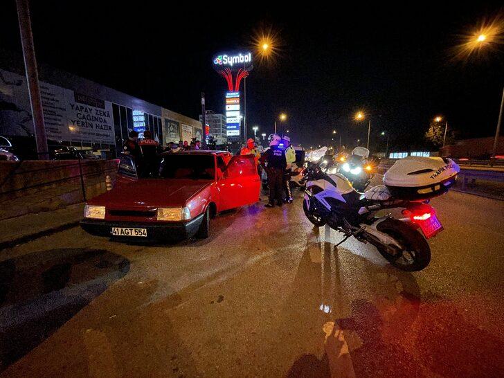 Kocaeli'de çalıntı otomobille polisten kaçan 3 kişi yakalandı G2